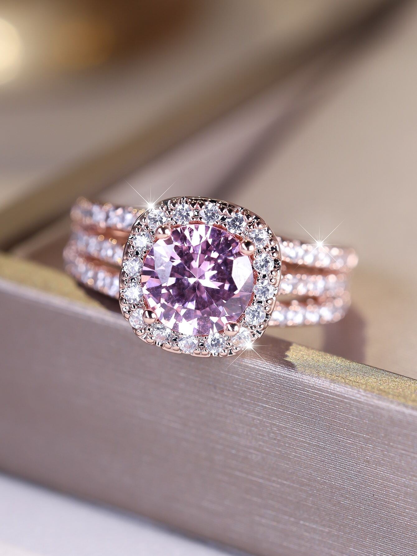 Vanel a Gorgeous Four-Prong Set Ultra-Shiny round Pink Cubic Zirconia Decorative Ring, Suitable for Women'S Daily Wear, Party and Date Wear, Perfect Date Gift